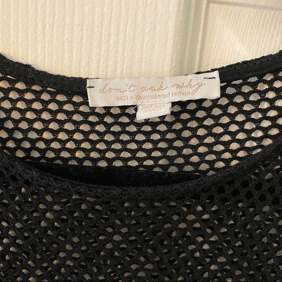 Cute and cozy black crewneck - Picture 2 of 4